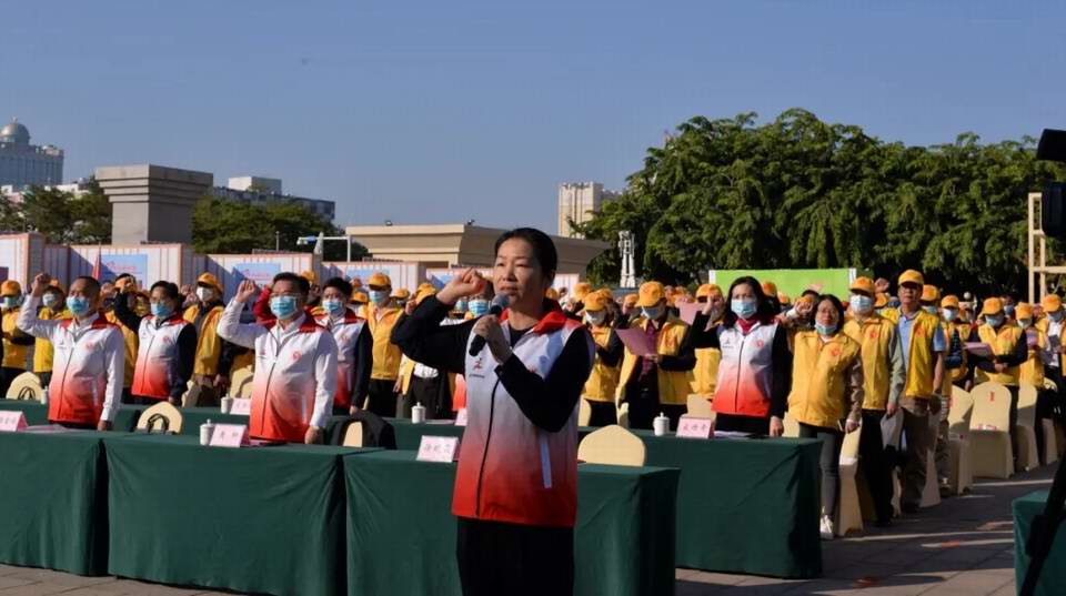 化州市新时代文明实践中心揭牌暨志愿者服务总队授旗表彰仪式1.jpg