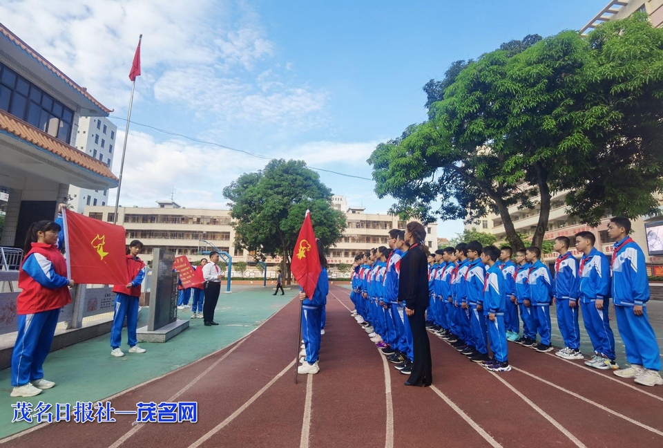 学生们接受革命传统教育。通讯员 冯章 摄.jpeg