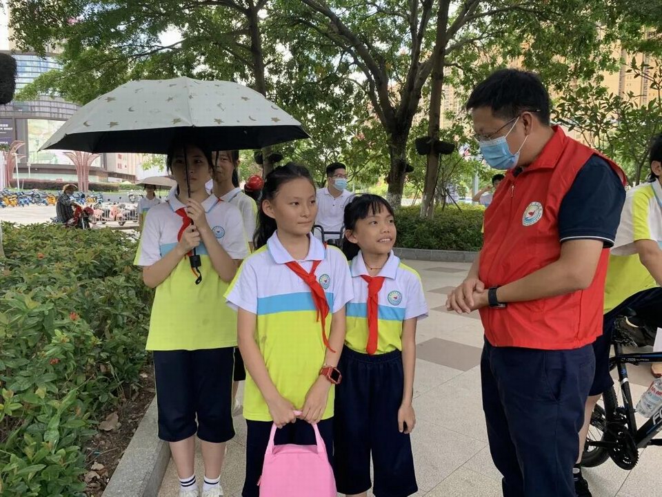 育才学校开展道路交通安全教育.jpg
